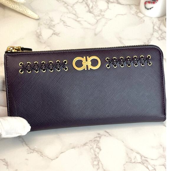 Salvatore Ferragamo Handbags - Salvatore Ferragamo Gancini Round Zippered Leather Wallet Purple/Plum EUC